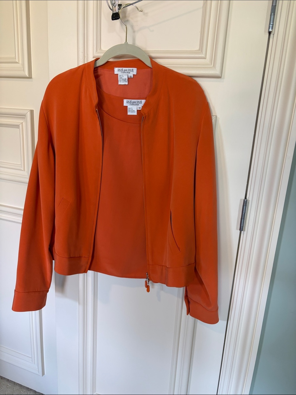 Dué per Dué Vibrant silk Orange Bomber Jacket and silk sleeveless blouse Set